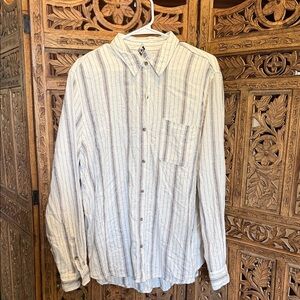 Universal Thread Light Blue and White Striped Button-Up Shirt